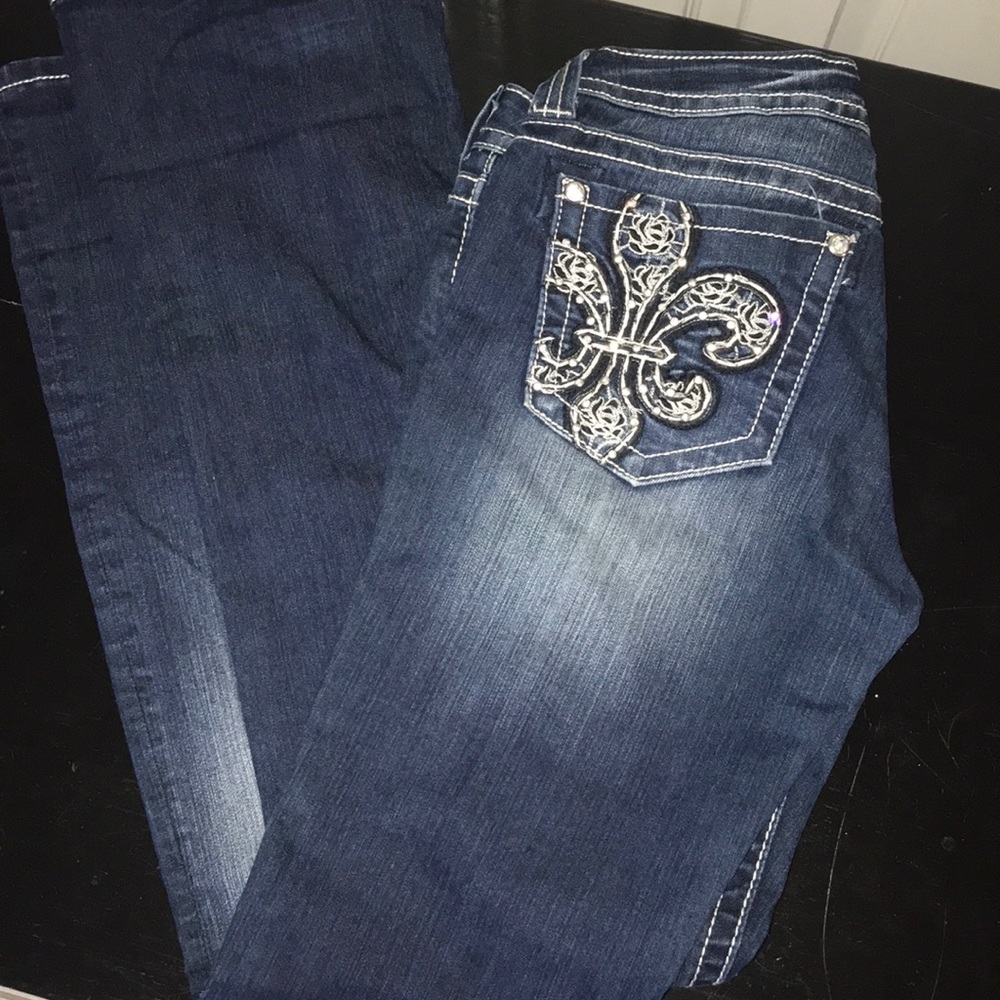 Bootcut MissMe jeans with blinged pockets!